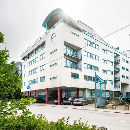 Sauna, Balcony, Underground Parking, 2br, 90m2 *