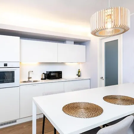 Sauna, Balcony, Underground Parking, 2br, 90m2 Apartamento *